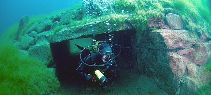 Arctic scuba diving