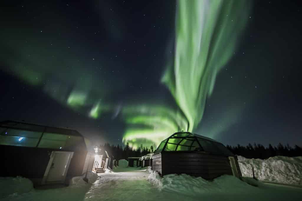 glass-igloos-northern-lights2