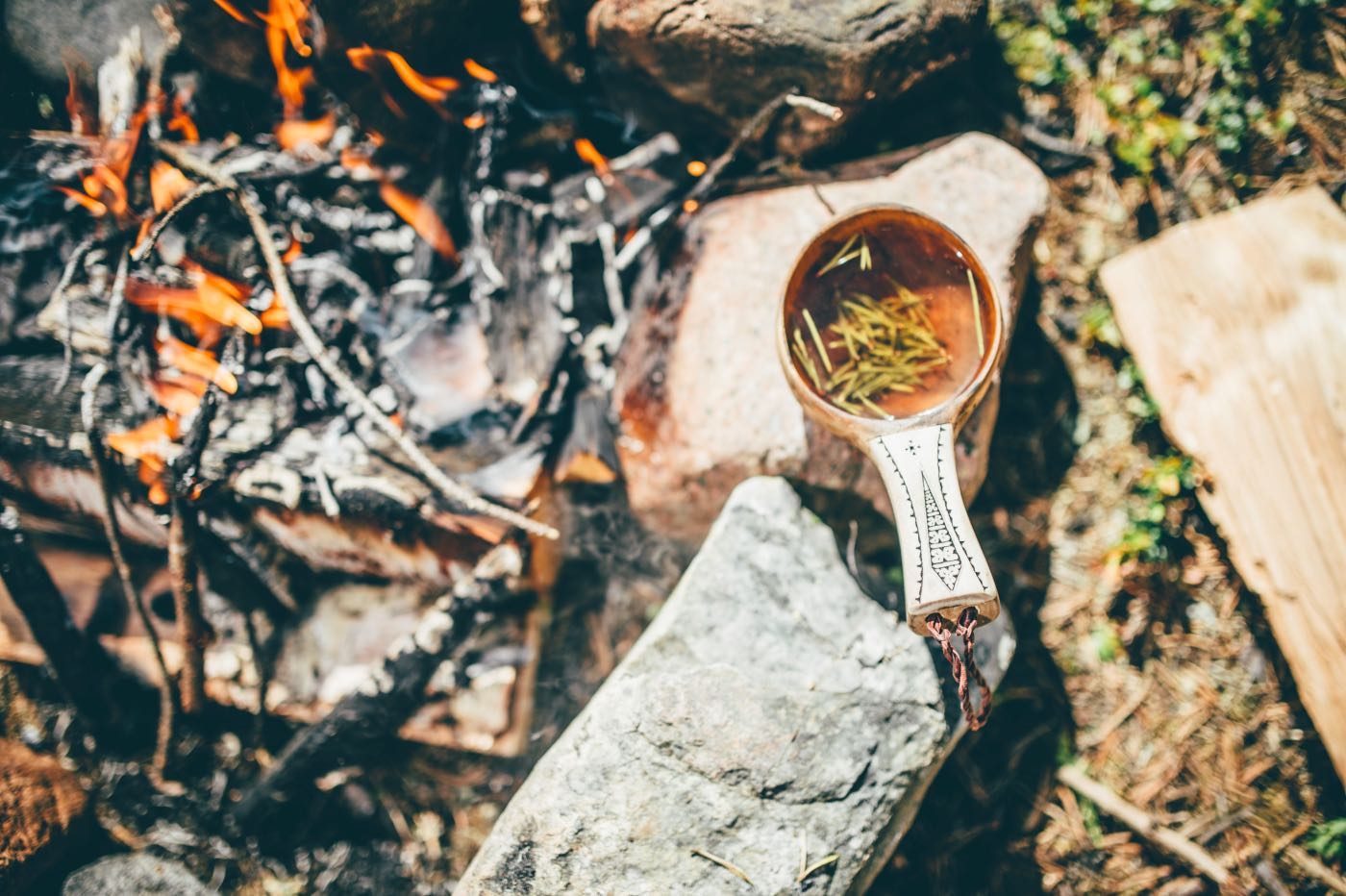wilderness-survival-wooden-cup-asaf-kliger-1400x932