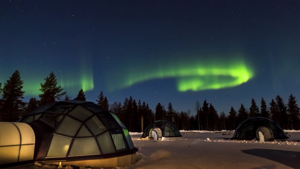 glass igloos and northern lights (1)