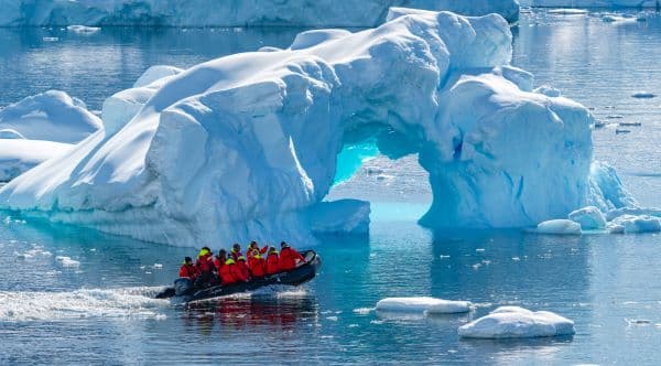 Antarctica_Cuverville_Island_HGR_165380_Photo_Yuri_Matisse_Choufour