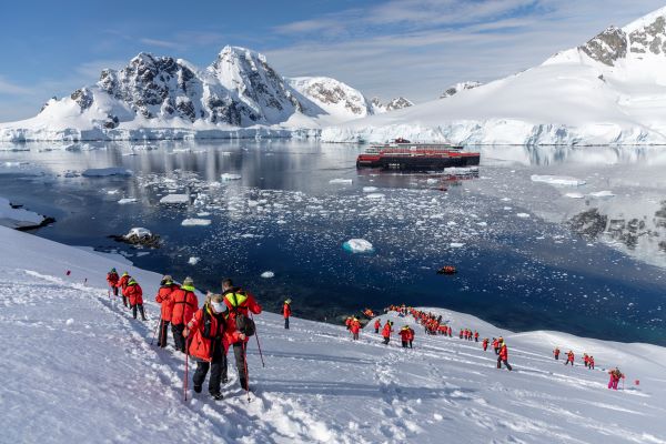 Antarctica_Orne_Harbour_HGR_166542_Photo_Oscar_Farrera