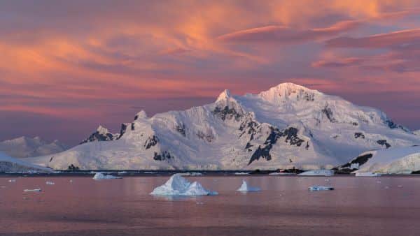 Antarctica_Paradise_Bay_HGR_166601_Photo_Yuri_Matisse_Choufour