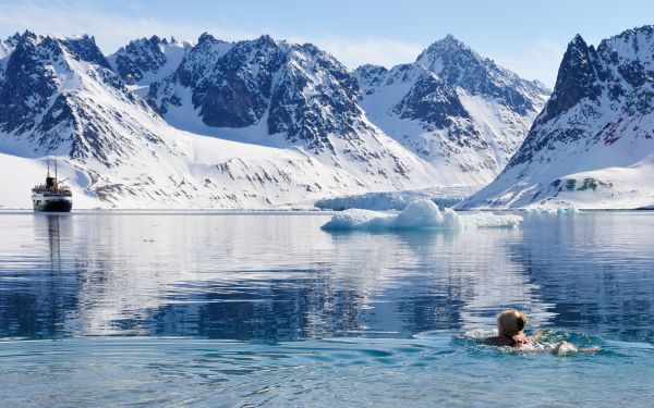 MS_Nordstjernen_Polar_Pool_Svalbard_HGR_77156_Photo_Photo_Competition