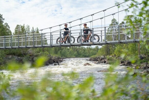 Hiking and fatbiking at Muotka Wilderness Hotel