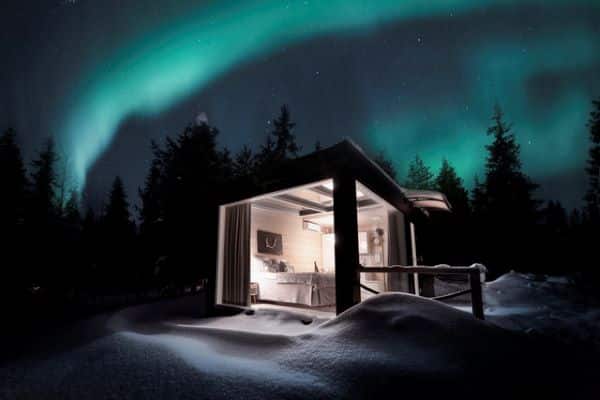 RukaSafaris_glassvilla_northernlights_luxury