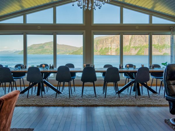 APL Dining Table 02 4800x3600 Px