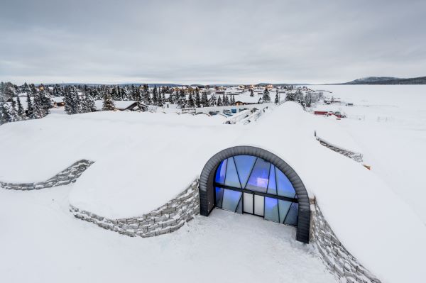 small_entrance-icehotel-365