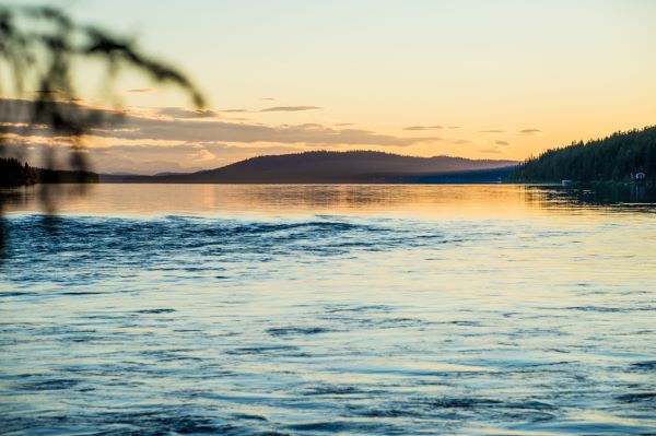 small_icehotel-midnight-sun-torne-river-1