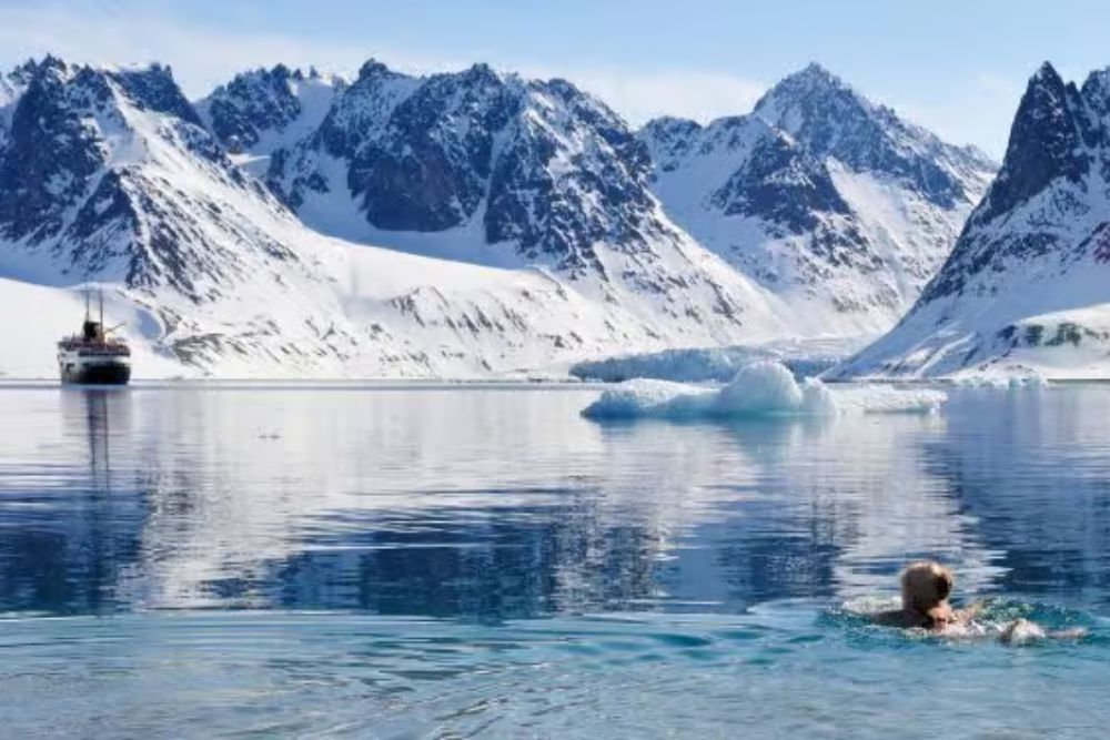 MS_Nordstjernen_Polar_Pool_Svalbard_HGR_77156_Photo_Photo_Competition