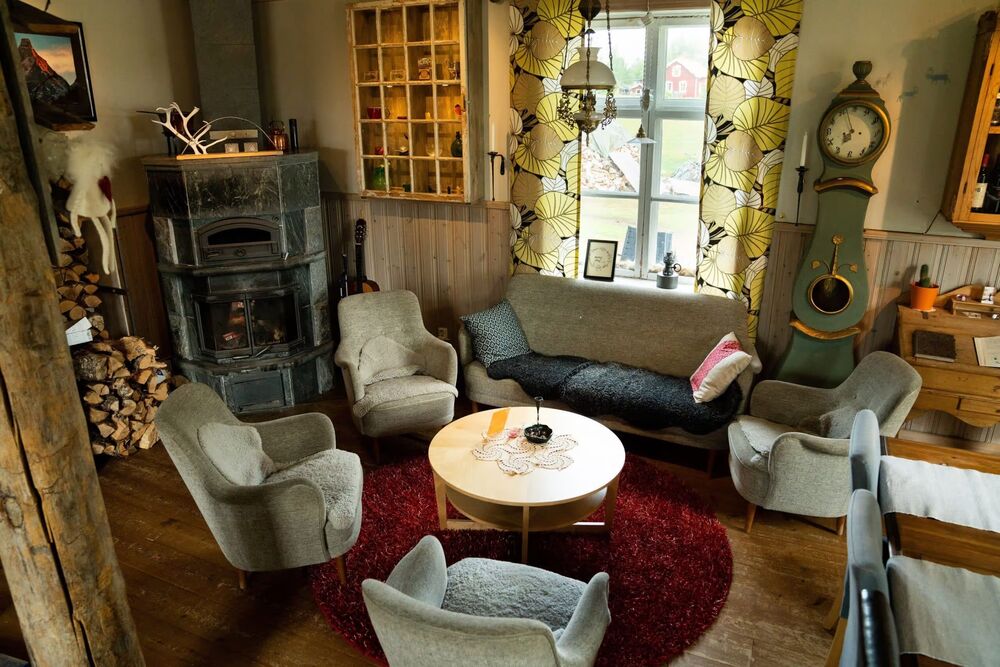 lapland-guesthouse-interior-fire-place-scaled