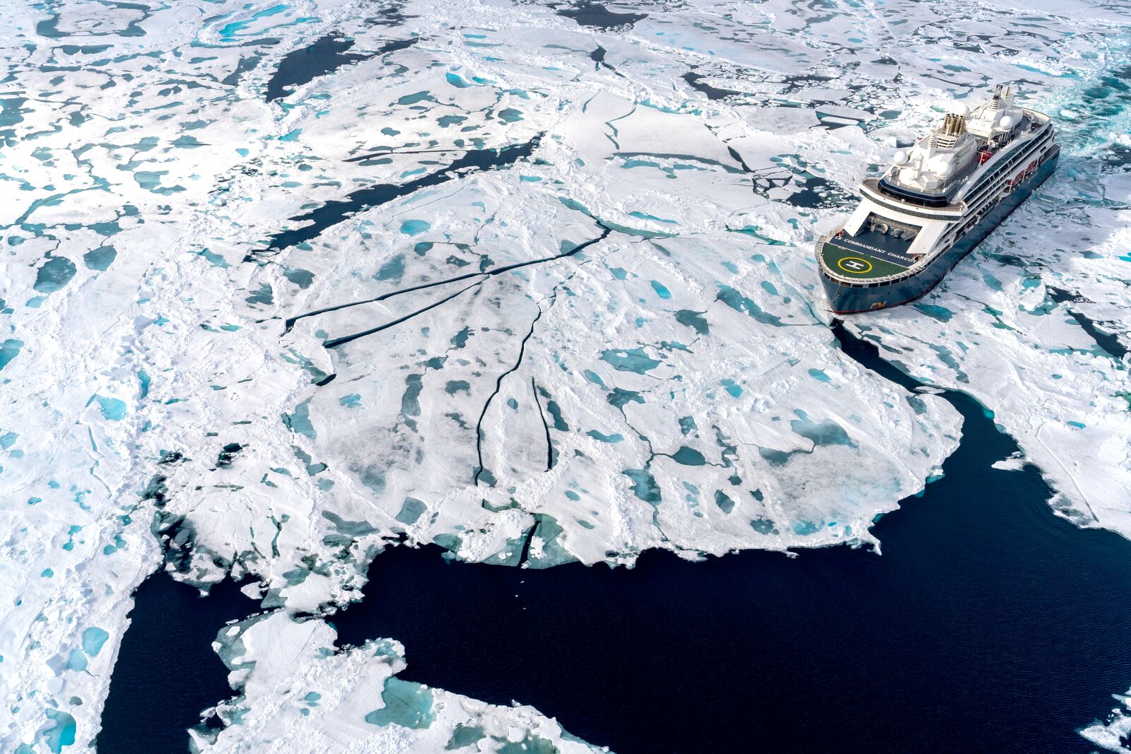 Low Resolution-8_81°_HELICOPTERE_C_Charcot©StudioPONANT-Ophelie-Bleunven