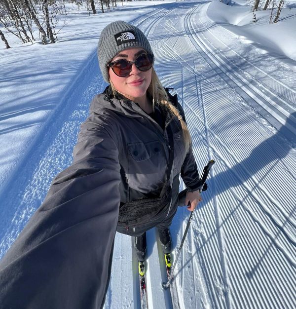 hannah skiing in finland
